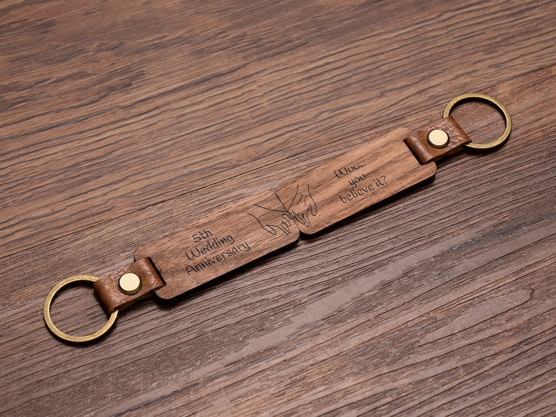 Personalised Wood Couple Keychain, Engraved Keyrings for Couple, Gift For Boyfriend / Husband, 5TH Anniversary Gift, Housewarming Party Gift