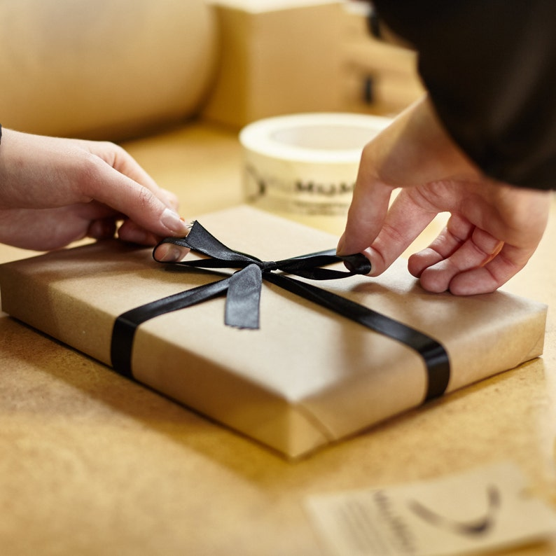 Personalized Solid Oak Multi Photo Frame: 5-Aperture Collage