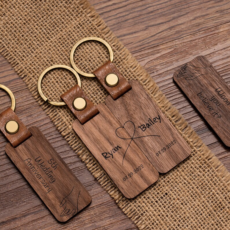 Personalised Wood Couple Keychain, Engraved Keyrings for Couple, Gift For Boyfriend / Husband, 5TH Anniversary Gift, Housewarming Party Gift