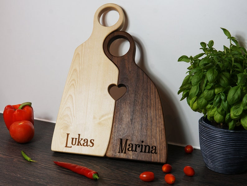 Cutting board figures with heart personalized from different types of wood wedding gift, couple gift for Valentine's Day, Mother's Day gift