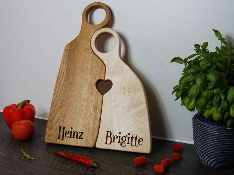 Cutting board figures with heart personalized from different types of wood wedding gift, couple gift for Valentine's Day, Mother's Day gift