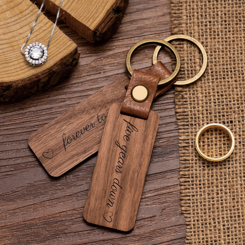 Personalised Wood Couple Keychain, Engraved Keyrings for Couple, Gift For Boyfriend / Husband, 5TH Anniversary Gift, Housewarming Party Gift