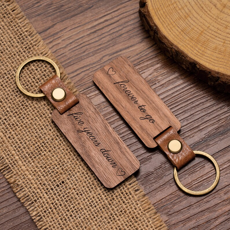 Personalised Wood Couple Keychain, Engraved Keyrings for Couple, Gift For Boyfriend / Husband, 5TH Anniversary Gift, Housewarming Party Gift