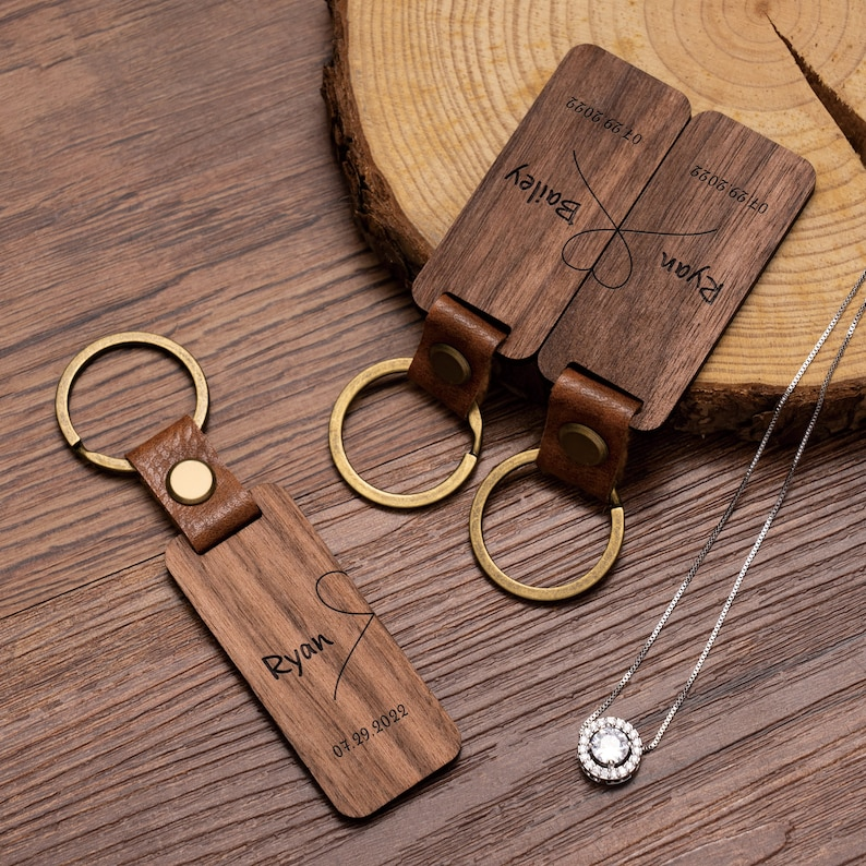 Personalised Wood Couple Keychain, Engraved Keyrings for Couple, Gift For Boyfriend / Husband, 5TH Anniversary Gift, Housewarming Party Gift
