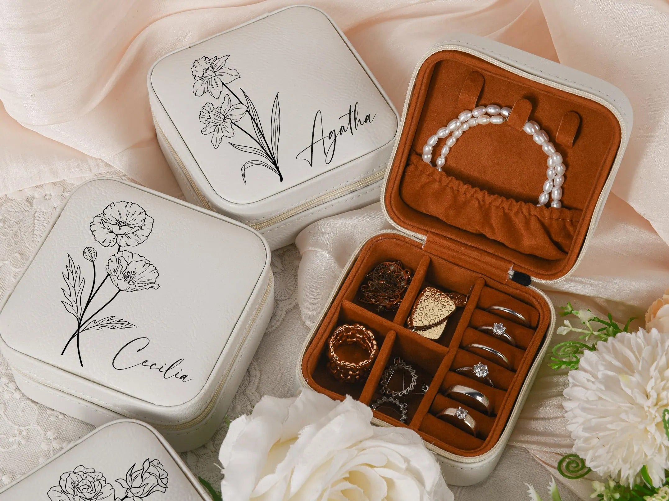 Engraved Leather Jewelry box,Bridesmaid Jewelry box,Personalized travel jewelry box,Leather Jewelry Travel Box,Travel Jewelry Case with Name