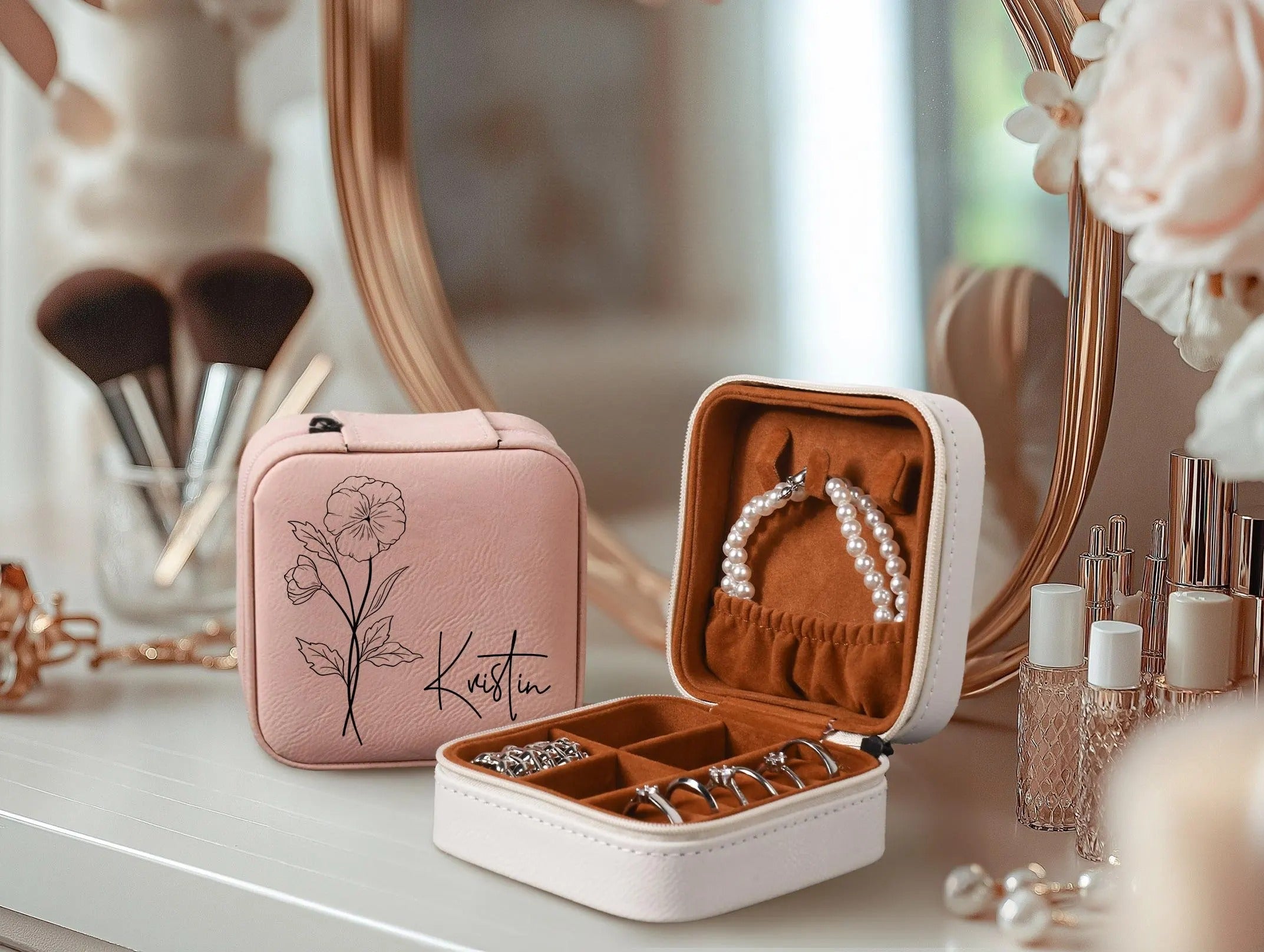 Engraved Leather Jewelry box,Bridesmaid Jewelry box,Personalized travel jewelry box,Leather Jewelry Travel Box,Travel Jewelry Case with Name