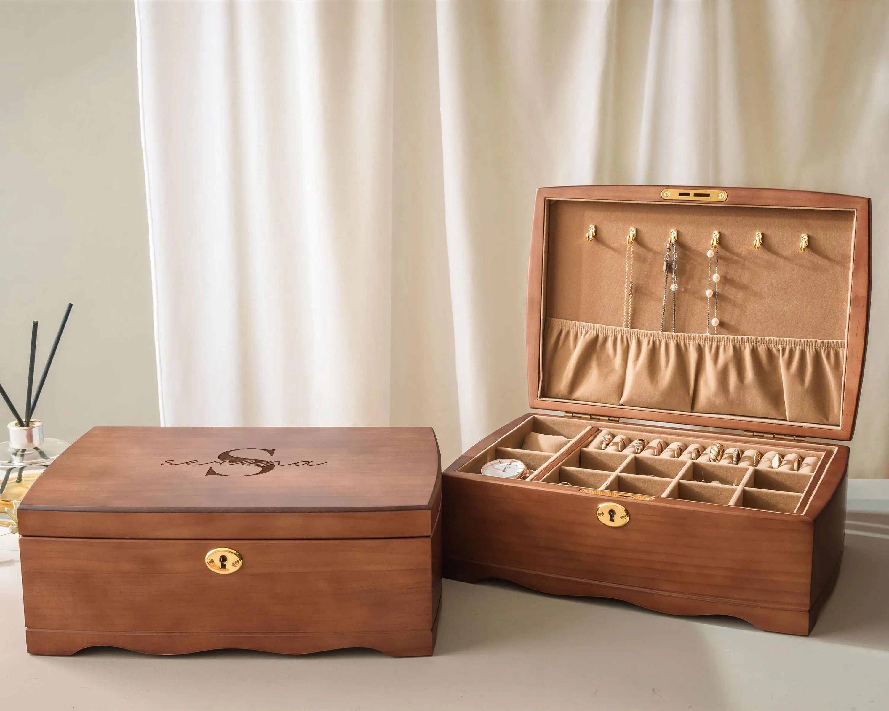 Custom Engraved Wooden Jewelry Box,Personalized Jewelry Organizer,Wedding Gifts for Her,Christmas Gift for Mom, Personalized Gift for Mom