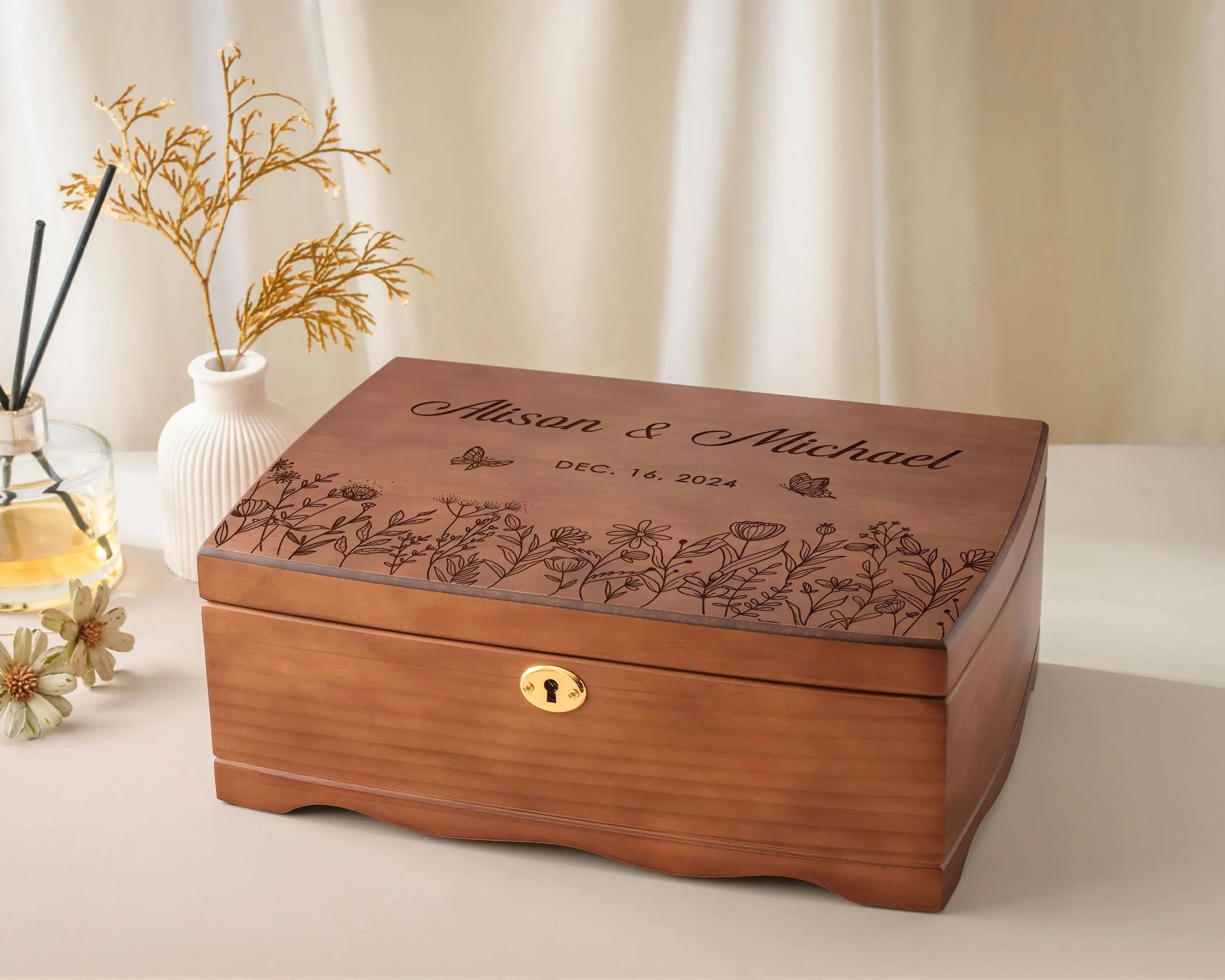 Custom Engraved Wooden Jewelry Box,Personalized Jewelry Organizer,Wedding Gifts for Her,Christmas Gift for Mom, Personalized Gift for Mom
